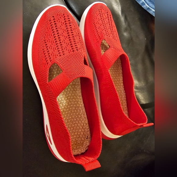 Red Casual Slip-on Sneaker Lightweight Walking shoes Nonskid Sole Size 9.5 NWOT - Picture 7 of 8